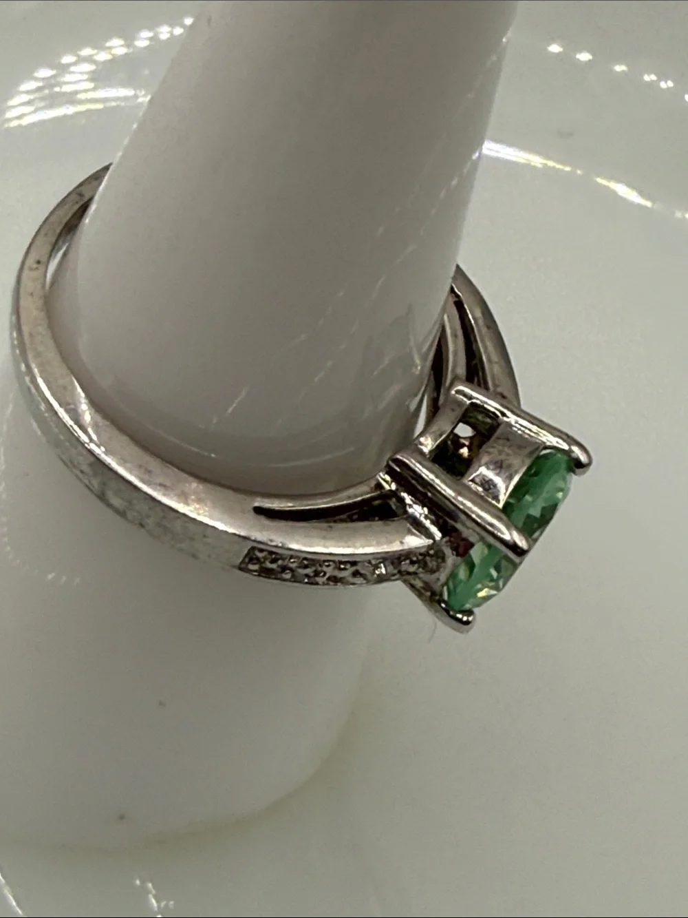 Vintage synthetic Green Spinel Round-Cut Solitaire Cz Ring rhodium plated